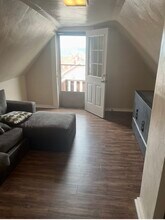 915 Corbet St, Unit Apt C in Tarentum, PA - Building Photo - Building Photo