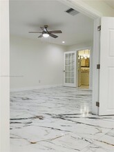 18800 W Lake Dr in Hialeah, FL - Building Photo - Building Photo