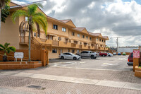 Villa Andalucia in Hialeah, FL - Foto de edificio - Building Photo