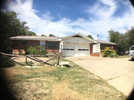 101-B Ranchero Rd in Kerrville, TX - Building Photo