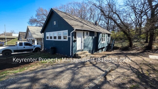property at 2923 Jackson Ave