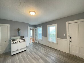 357 Wilson St in Manchester, NH - Building Photo - Building Photo