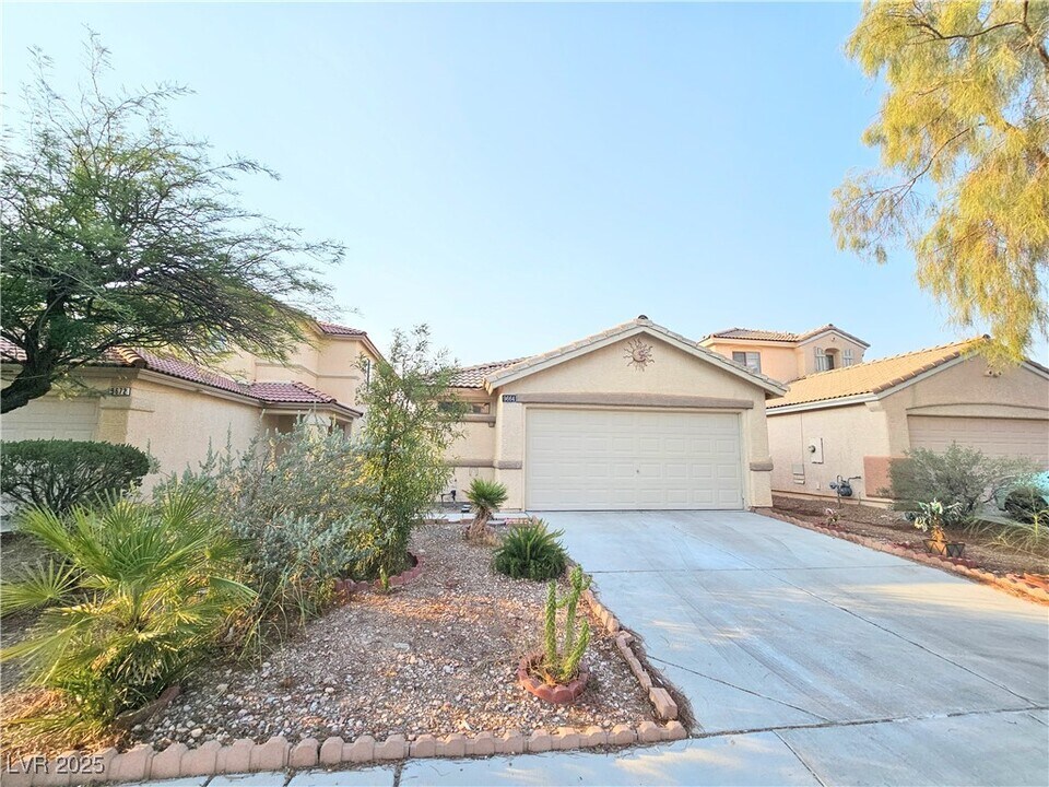 9664 Brooks Lake Ave in Las Vegas, NV - Building Photo