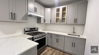 251 E 55th St in Brooklyn, NY - Building Photo