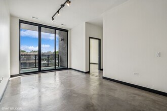 1647 N Milwaukee Ave in Chicago, IL - Building Photo - Building Photo