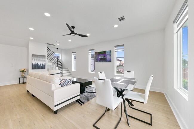 property at 104 E 44th St