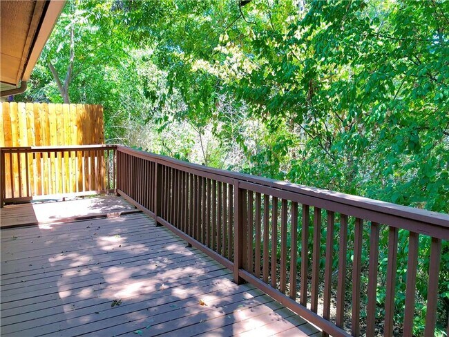 property at 1903 Fairlawn Ln