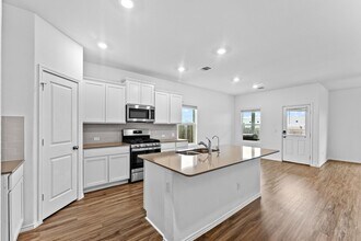 129 Escondido Cir in San Marcos, TX - Foto de edificio - Building Photo