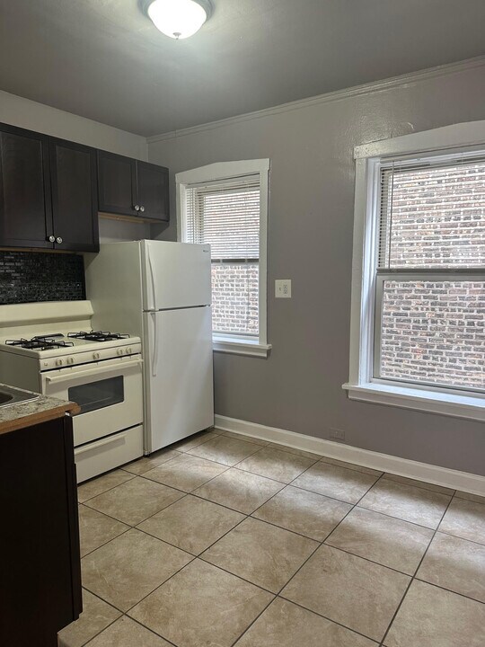 4033 W Melrose St, Unit ONE BED in Chicago, IL - Building Photo