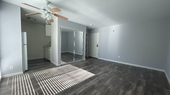 7044 Hawthorn Ave in Los Angeles, CA - Building Photo - Building Photo