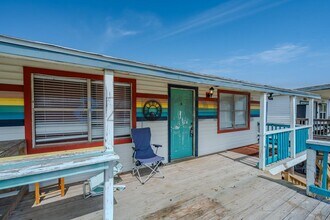 210 Surf Dr in Surfside Beach, TX - Building Photo - Building Photo