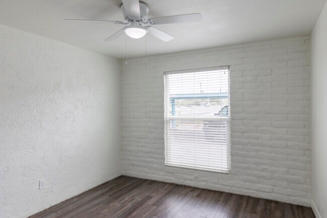 Luna Bear 5th Street in Tempe, AZ - Foto de edificio - Interior Photo