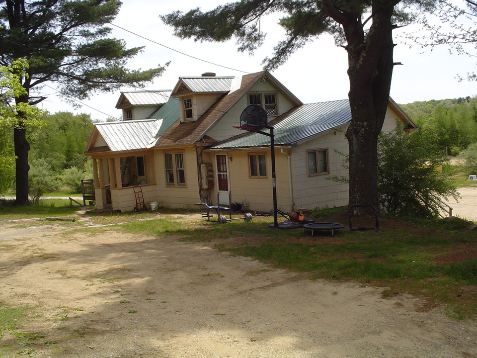 489 Old Hartford Rd in Colchester, CT - Building Photo