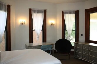 532 S Walnut St in Bloomington, IN - Foto de edificio - Building Photo