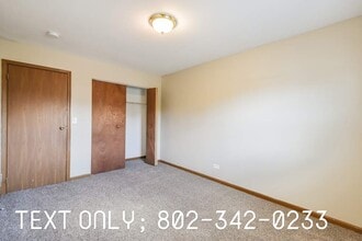 34 Magnolia Dr in Streamwood, IL - Building Photo - Building Photo