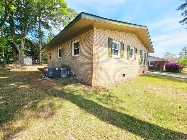 7526 Bridgeman Dr in Fayetteville, NC - Building Photo - Building Photo