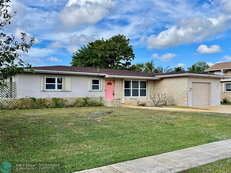 2090 NW 84th Terrace in Pembroke Pines, FL - Building Photo