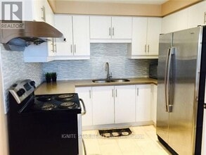 2079 The Collegeway in Mississauga, ON - Building Photo - Building Photo