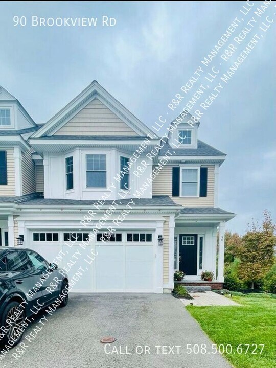 90 Brookview Rd in Franklin, MA - Foto de edificio