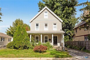 68 Leonard St in Stamford, CT - Building Photo