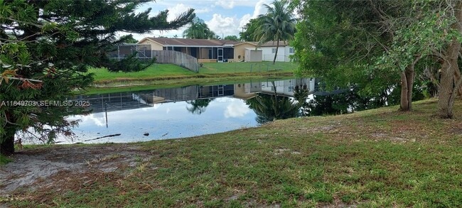 2190 NW 87th Ln in Sunrise, FL - Building Photo - Building Photo