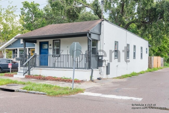 property at 909 E 28th Ave
