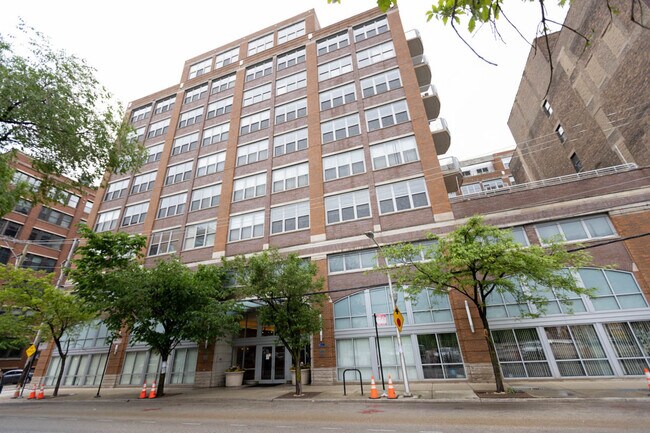 property at 933 W Van Buren St