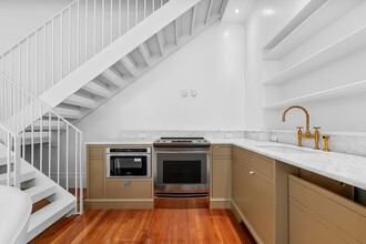 320 Tappan St in Brookline, MA - Building Photo - Building Photo
