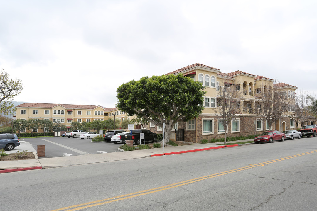 Casa Bella Apartments in Santa Paula, CA - Building Photo