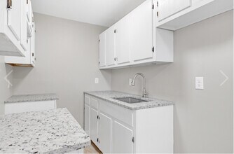 111 W Dison Ave in Memphis, TN - Building Photo - Building Photo