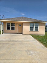 2724 Avenue D in San Leon, TX - Building Photo