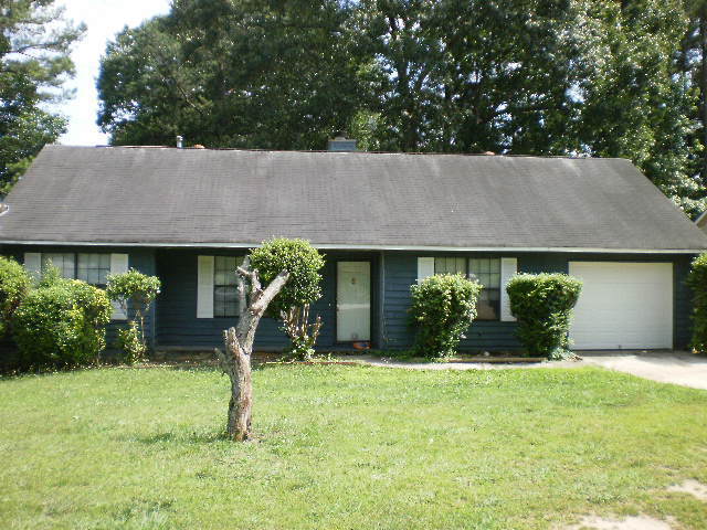 335 Nicole Ct in Jonesboro, GA - Building Photo