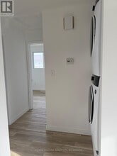 8006 Paddock Trail Dr in Niagara Falls, ON - Building Photo - Building Photo