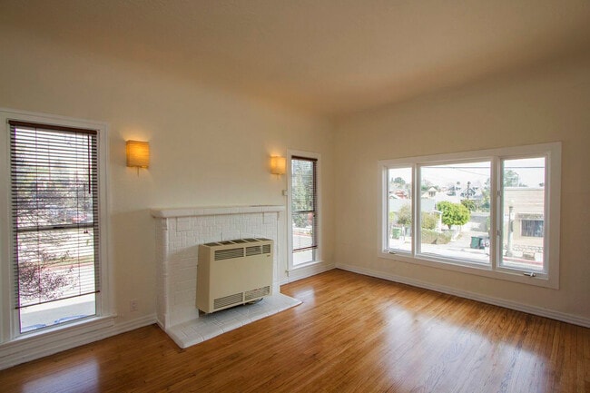 833 E Edgeware Rd, Unit 833 in Los Angeles, CA - Building Photo - Building Photo