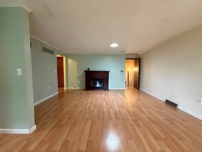 56 Wedgewood Dr in Naugatuck, CT - Building Photo - Building Photo