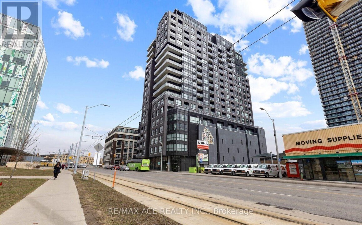 1-1711 Victoria St S in Kitchener, ON - Building Photo