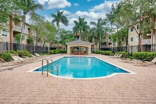 7085 Nova Dr in Davie, FL - Building Photo