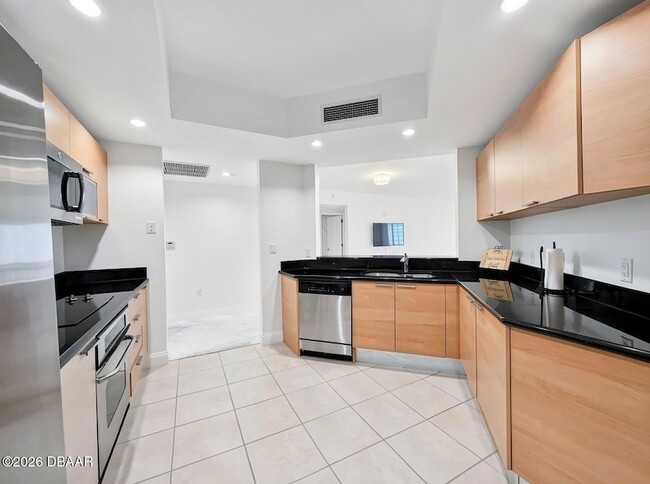 231 Riverside Dr, Unit 807 in Holly Hill, FL - Building Photo - Building Photo