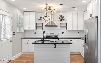 1075 Nelson St in Jacksonville, FL - Building Photo - Building Photo