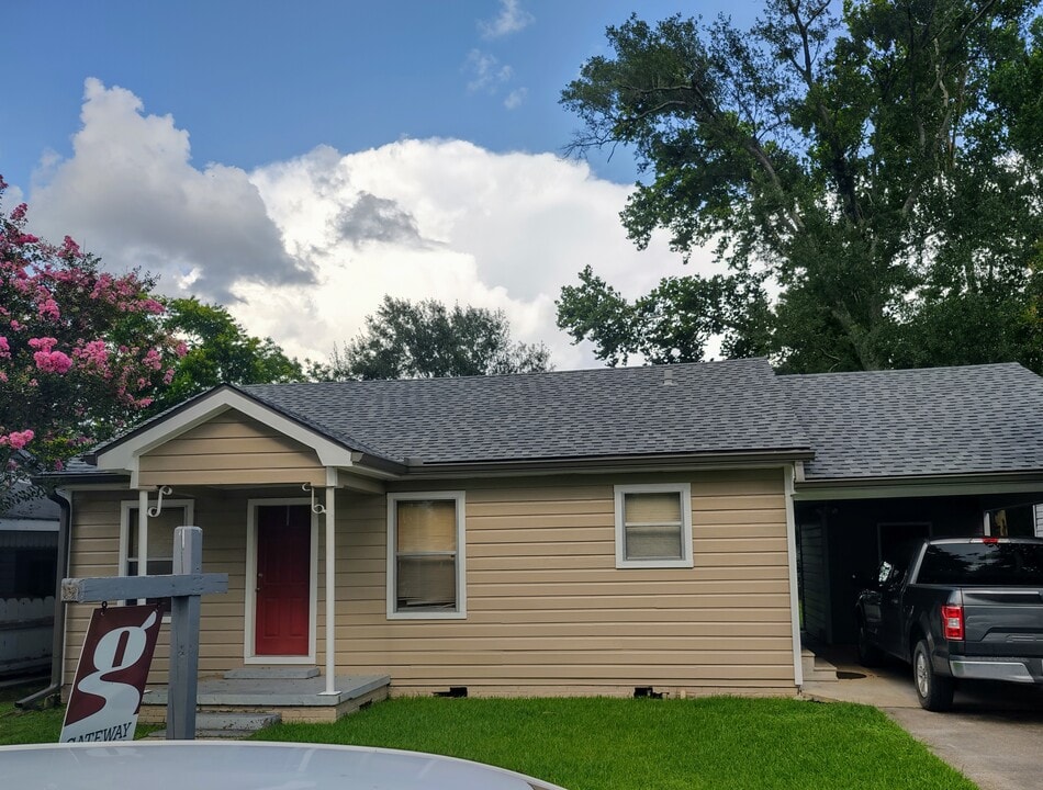 113 Thelma Dr in Lafayette, LA - Foto de edificio