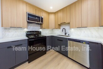 7510 Etiwanda Ave in Los Angeles, CA - Building Photo - Building Photo