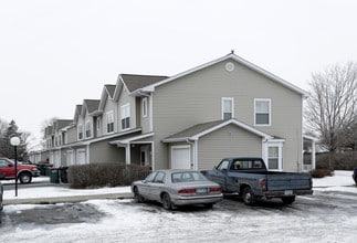 Oak Run Townhomes in Coon Rapids, MN - Building Photo - Building Photo