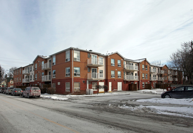 The Town & Country on Wellington in Clarington, ON - Building Photo - Primary Photo