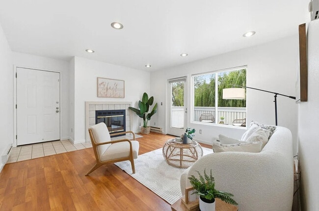 72 Bayside Ct in Richmond, CA - Building Photo - Building Photo