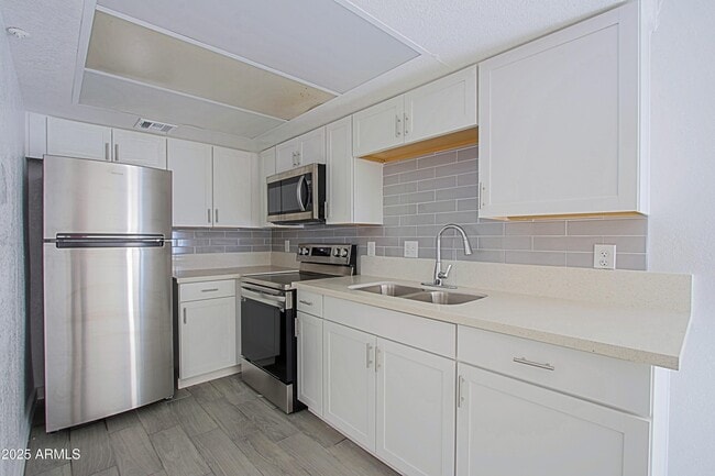 13211 North 21st Pl in Phoenix, AZ - Building Photo - Building Photo