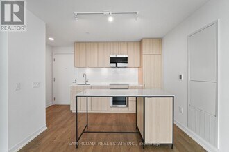 251 Masonry Wy in Mississauga, ON - Building Photo - Building Photo