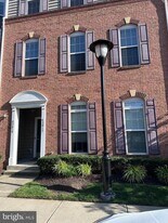 43817 Kingston Station Terrace in Ashburn, VA - Building Photo