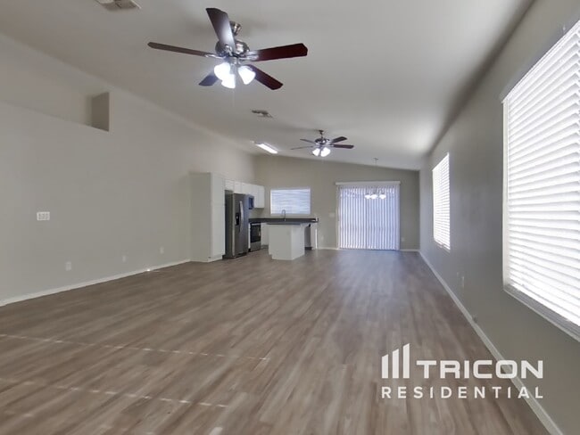 8832 W Manzanita Dr in Peoria, AZ - Building Photo - Building Photo