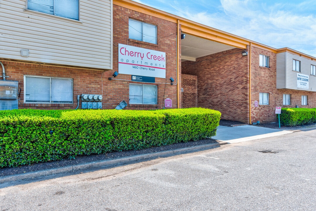 Cherry Creek Apartments- 1 month FREE! in Memphis, TN - Building Photo