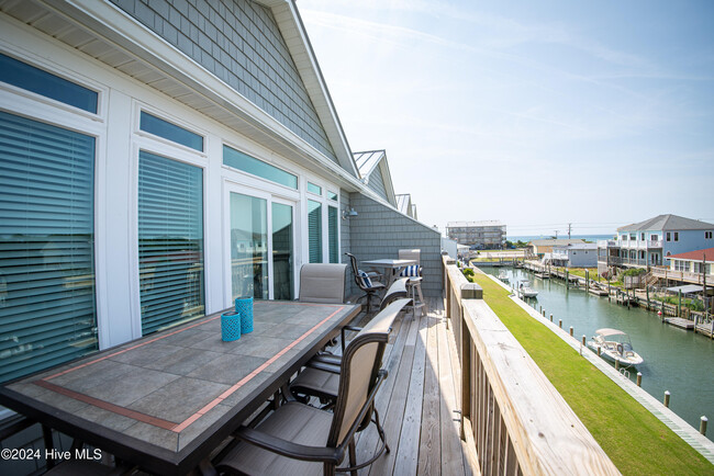 957 Tower Ct in Topsail Beach, NC - Building Photo - Building Photo